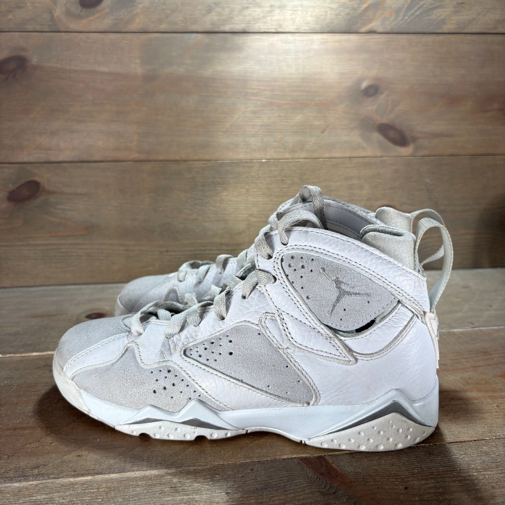 Nike Air Jordan 7 Retro Boys size 4Y shoes White Pure Platinum Leather sneakers